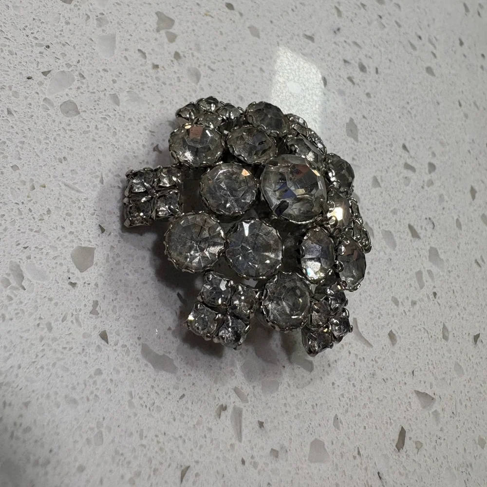 Vintage Elegant Silver Crystal Brooch - Picture 2 of 8